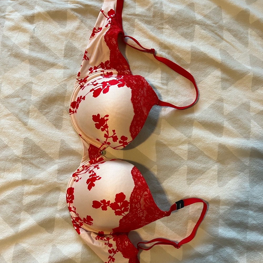 NWT Victoria’s Secret Demi Cup Bra